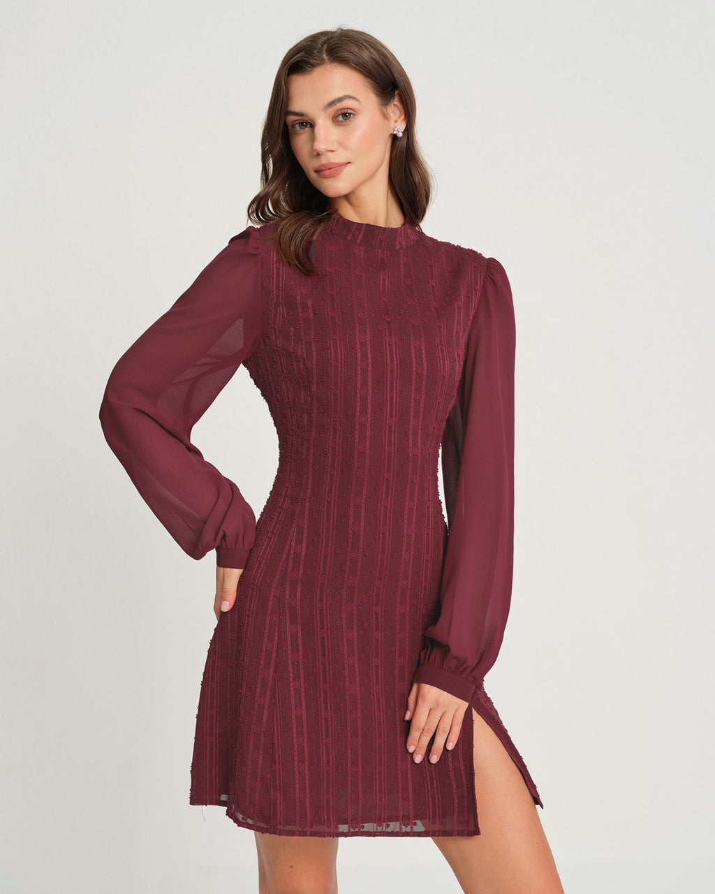 Vinröd Chiffon Mock Neck Mini Klänning