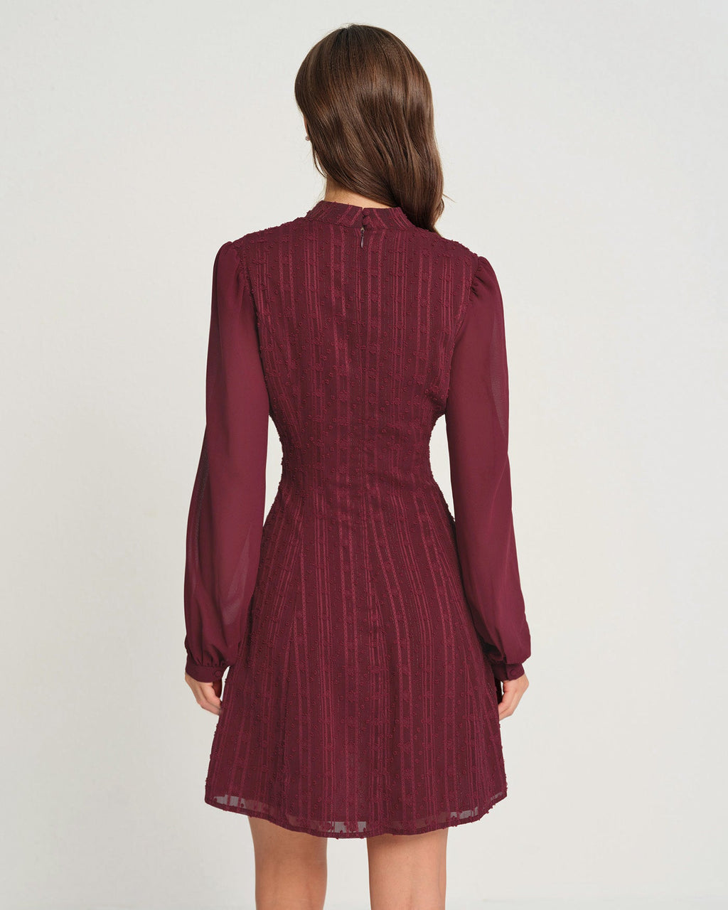 Vinröd Chiffon Mock Neck Mini Klänning