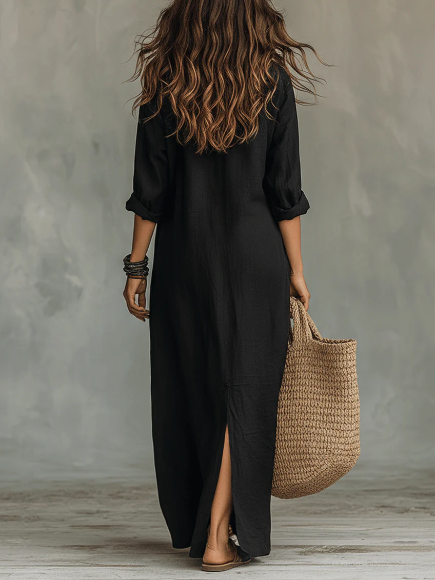 Alessia - Elegant Sort Maxi Kjole med Knapdetaljer" can be rewritten as:

"Alessia - Chic Black Maxi Dress with Button Details