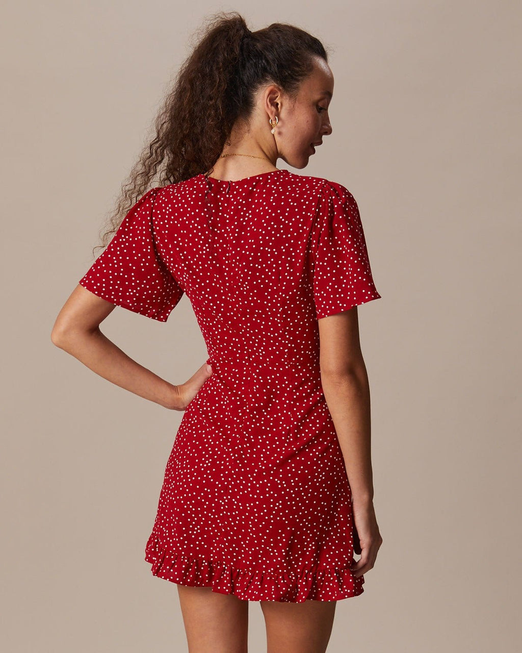 Den Röda V-Hals Polka Dot Flounce Mini Klänning