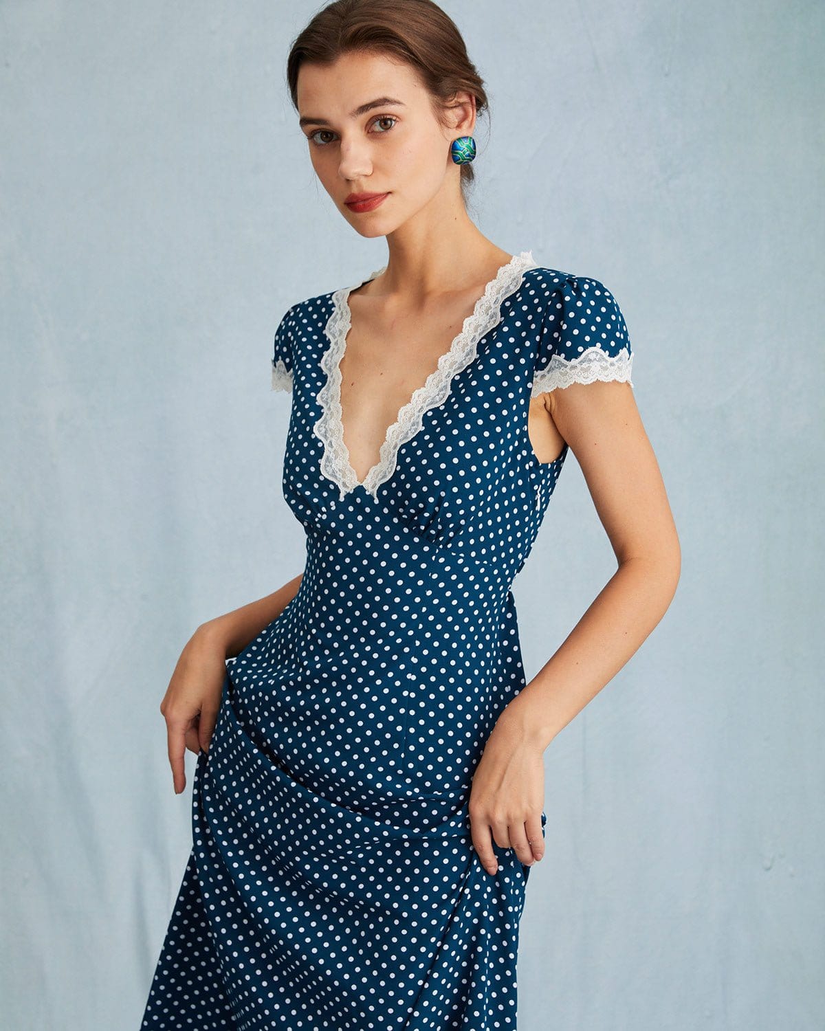 Navy V-ringad Polka Dot Spets Rynkad Maxi Klänning