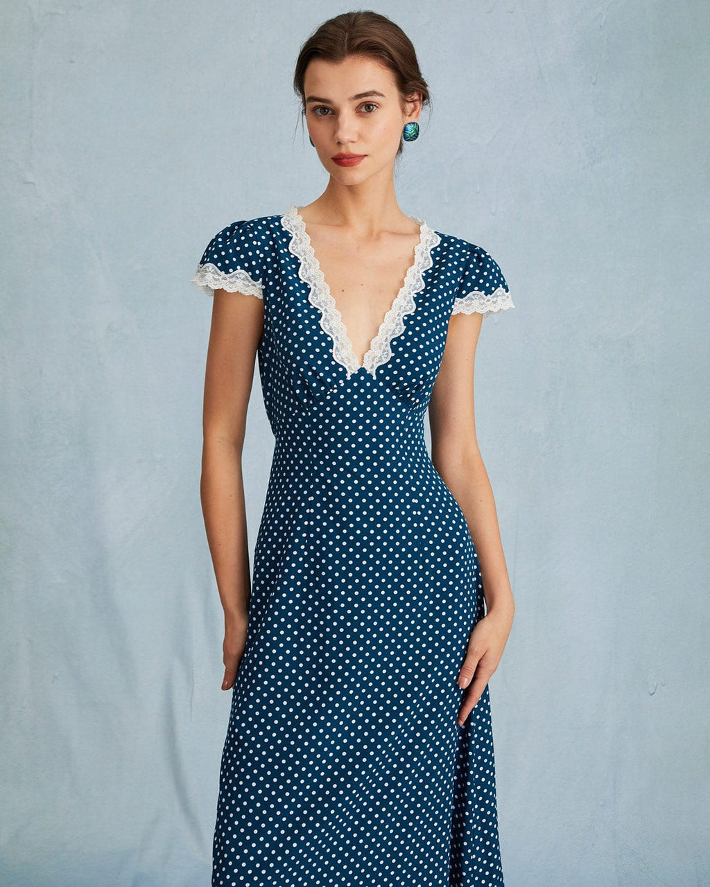Navy V-ringad Polka Dot Spets Rynkad Maxi Klänning
