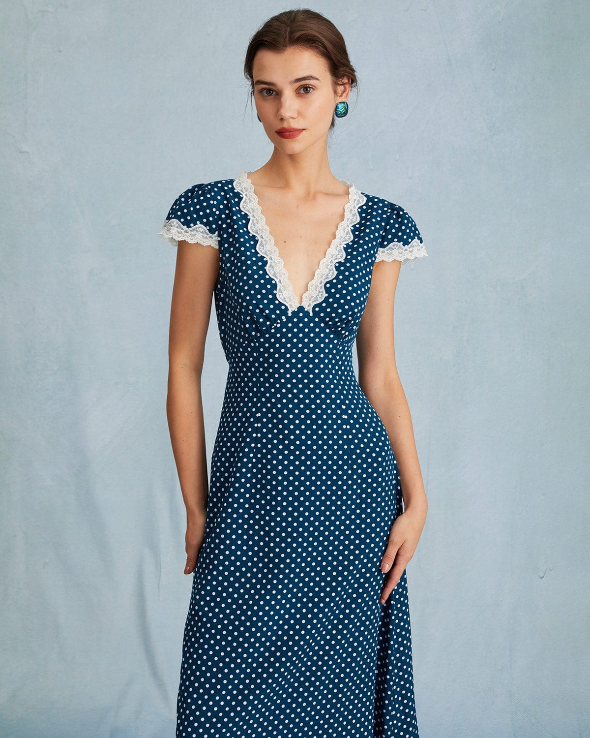 Navy V-ringad Polka Dot Spets Rynkad Maxi Klänning