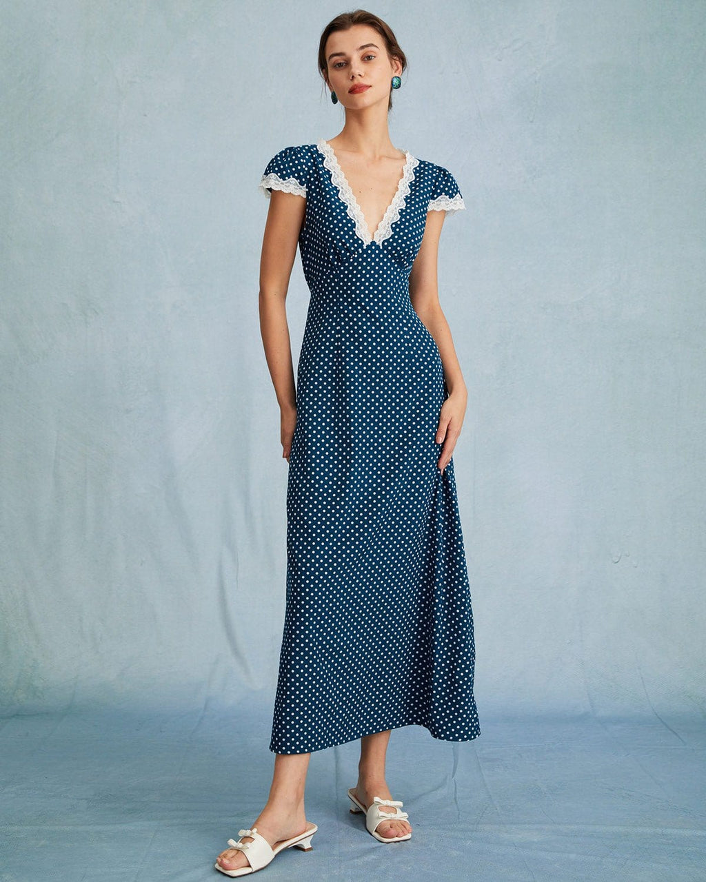 Navy V-ringad Polka Dot Spets Rynkad Maxi Klänning