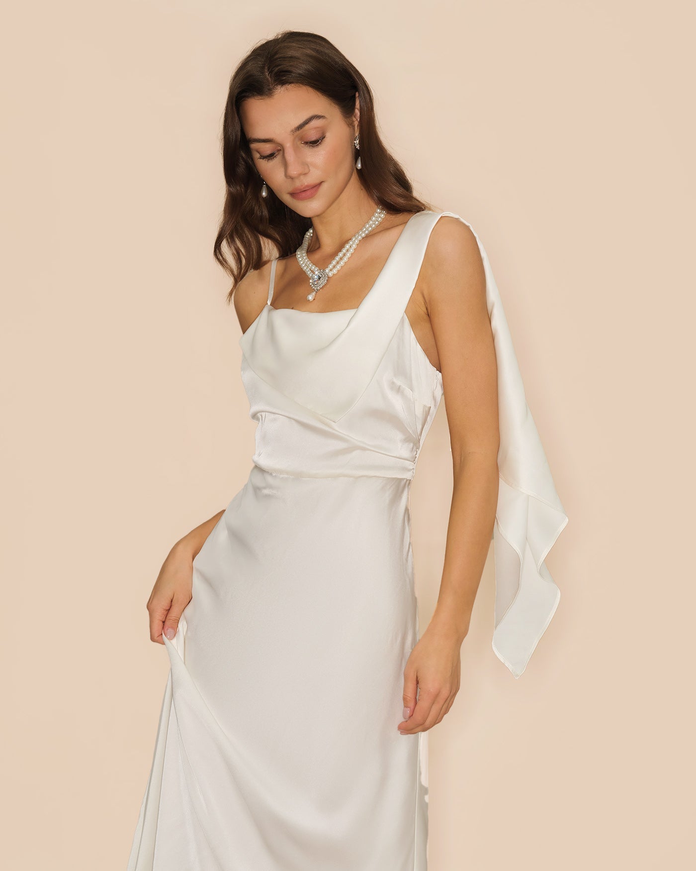Off White Fyrkantig Halsringning Satin Maxi Klänning