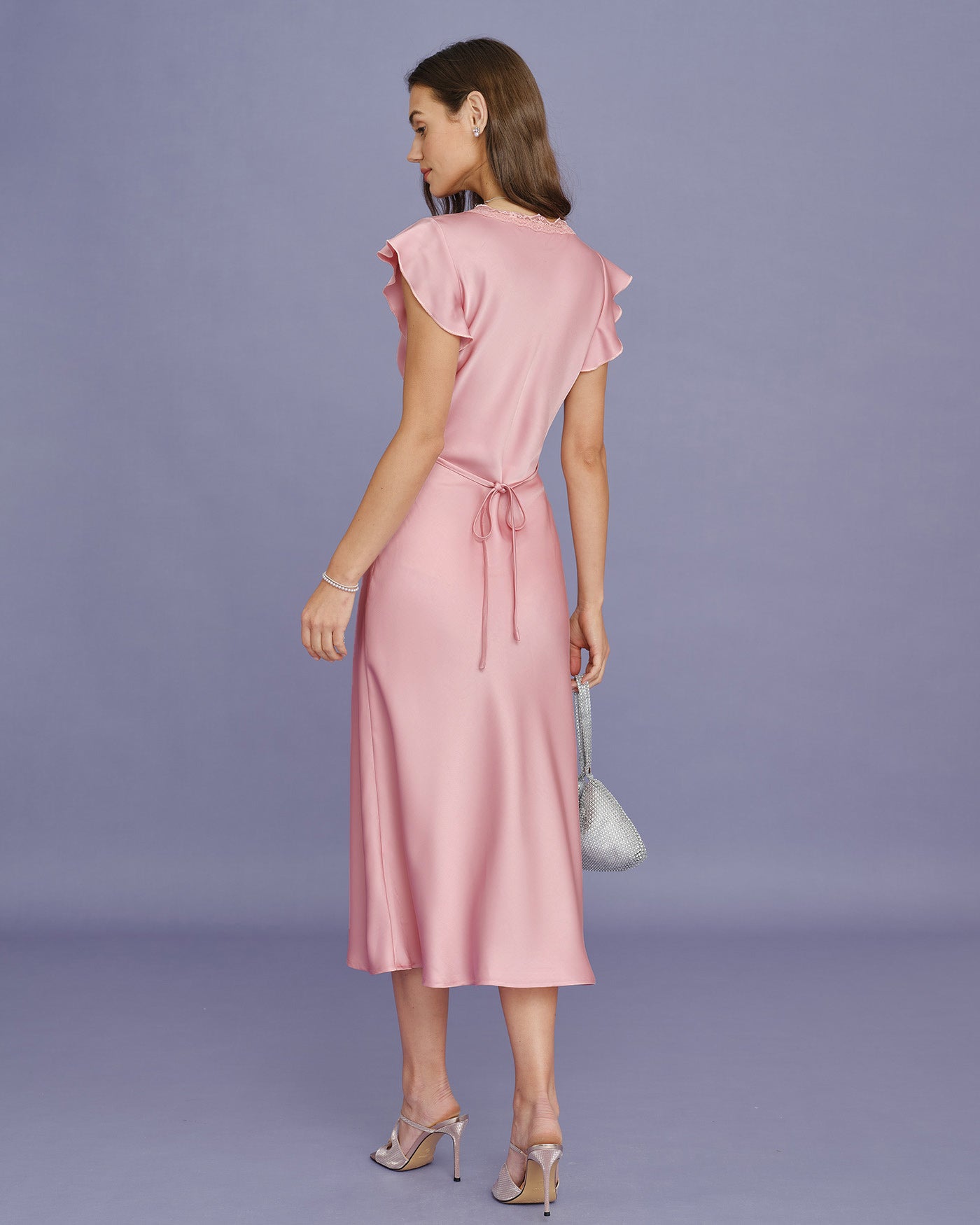 Rosa V-ringad spets satin midi klänning