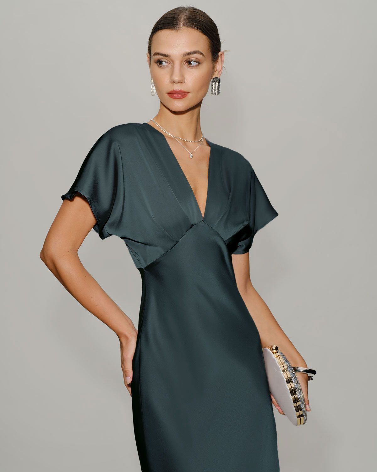 Grågrön Satin Cowl Sleeve Midi Klänning