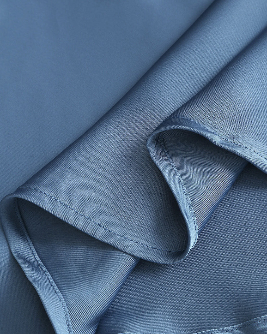 Blå Satin Båtringad Slip Midi Klänning