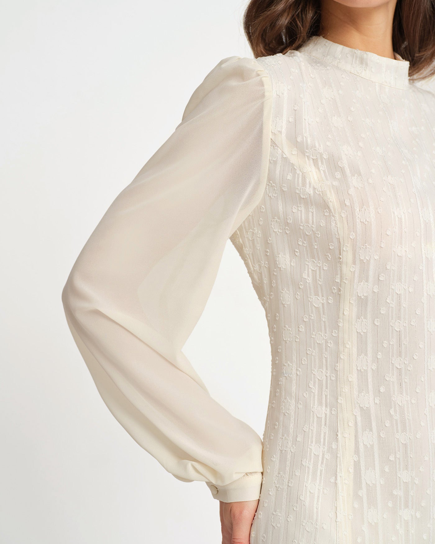 Beige Chiffon Mock Neck Mini Klänning