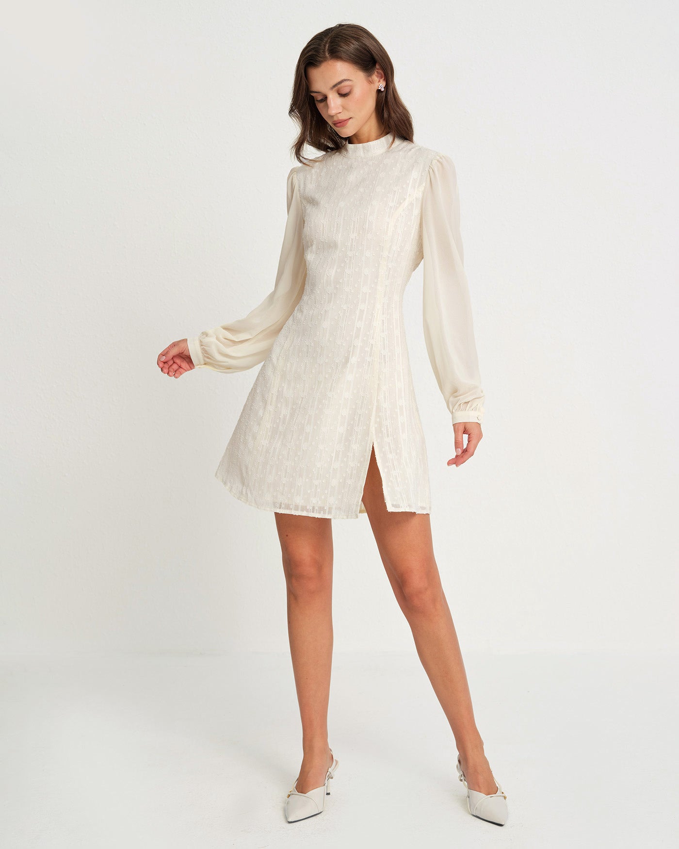 Beige Chiffon Mock Neck Mini Klänning